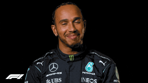 Lewis Hamilton sourit, mais il n'utilise pas le thème Tove...